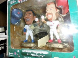 画像4: Headliners XL "LINKED TOGETHER IN HISTORY" Mark McGuire / St. Louis Cardinals & Sammy Sosa / Chicago Cubs Home Run Commemorative 2-Pack サミー・ソーサ＆マーク・マグワイア