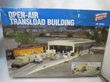 画像: 『OPEN-AIR TRANSLOAD 貨物側線設備 2918 建屋付き貨物積卸しプラットホーム』　Walthers輸入品