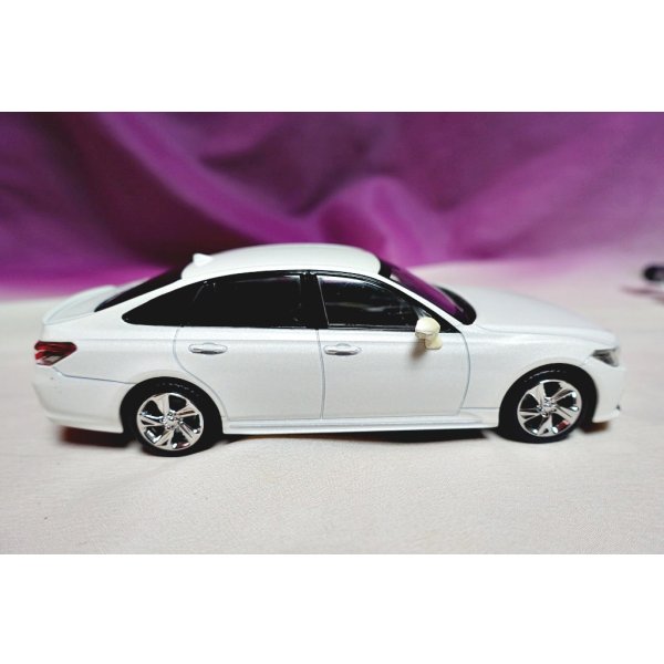 画像4: トヨタ クラウンRS 1/30 ホワイトパールクリスタルシャイン（店頭展示用） (4)