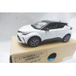 画像1: トヨタ C-HR 1/30ブラックxホワイトパールクリスタルシャイン（店頭展示用） (1)